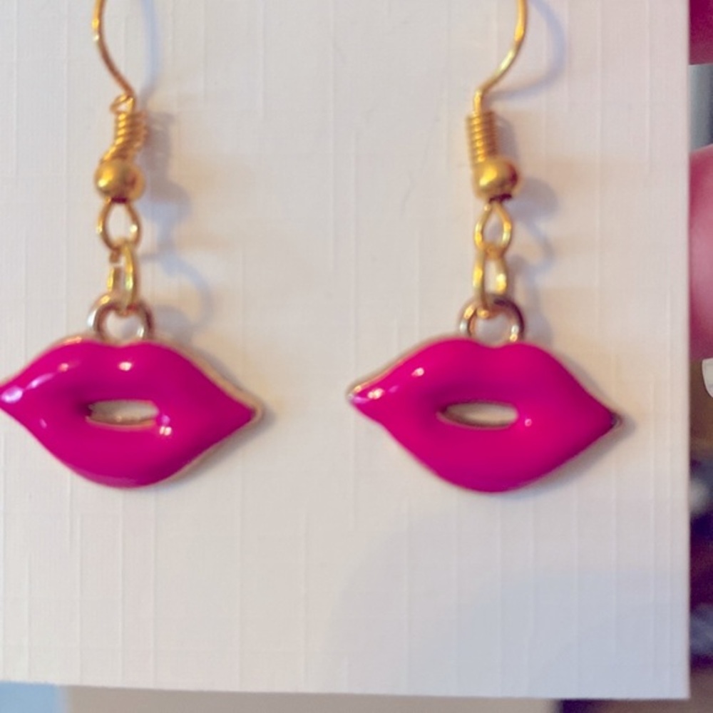 Earrings - dangle 1” - bright pink lips